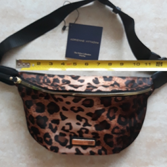 2x*Host Pick*Adrienne Vittadini sling bag - Picture 7 of 8
